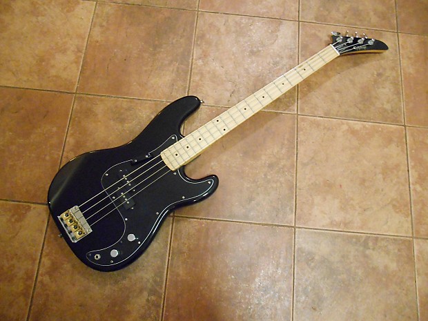 Epiphone by Gibson Accu Bass. P-Bass. Black. Maple Neck