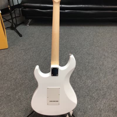 ほぼ新品YAMAHA PACIFICA PAC012ホワイト Yamaha Pacifica Electric Guitar – Music City Canada