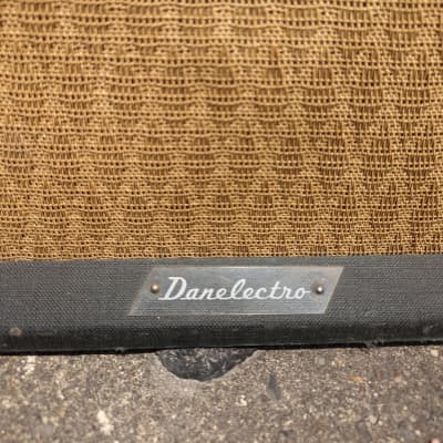 Danelectro Model 123 Cadet Vintage Guitar Tube Amplifier 1960's image 2