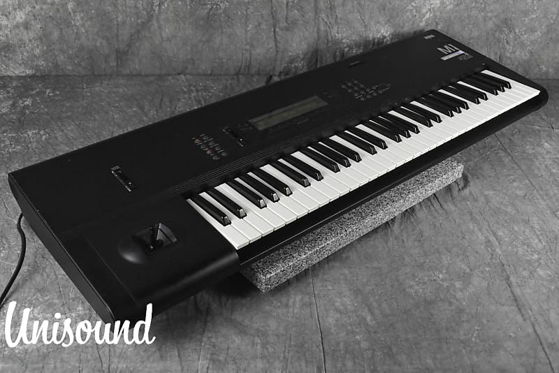 KORG M1 Music Workstation Synthesizer in Very Good condition