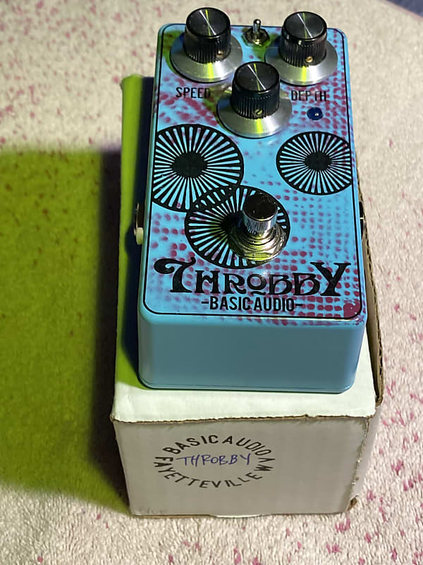 BASIC AUDIO throbby トレモロ fender vintage