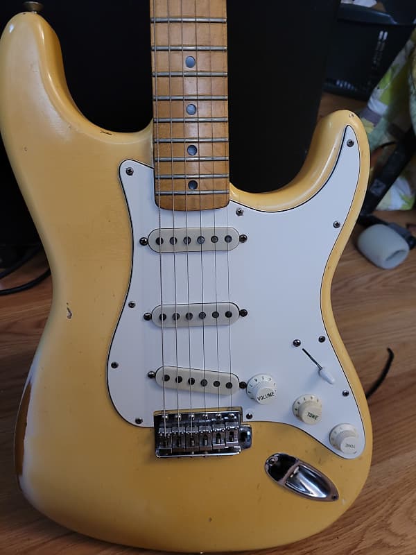 Fender Stratocaster with 3-Bolt Neck, Maple Fretboard 1971 - 1977 - Blonde image 1