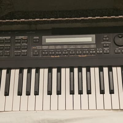 Roland XP-30 61-Key 64-Voice Expandable Synthesizer 1999 - 2004 - Black