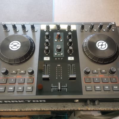 DJ機材 Traktor kontrol s2 Native Instruments Traktor Kontrol S2 DJ Controller | zZounds