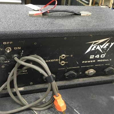 Peavey MegaBass Digital Bass System 400-Watt Biamped Bass Head