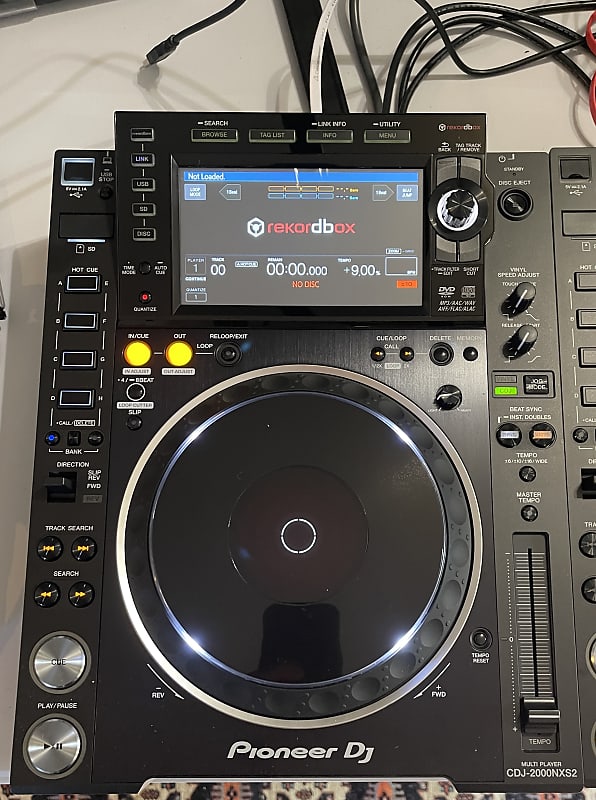 Pioneer CDJ-2000NXS2 w/ Flight Case