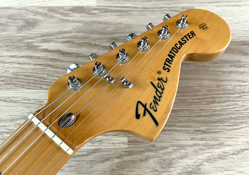 Fender '70s Reissue Strat with Video - GuitarVibe.com
