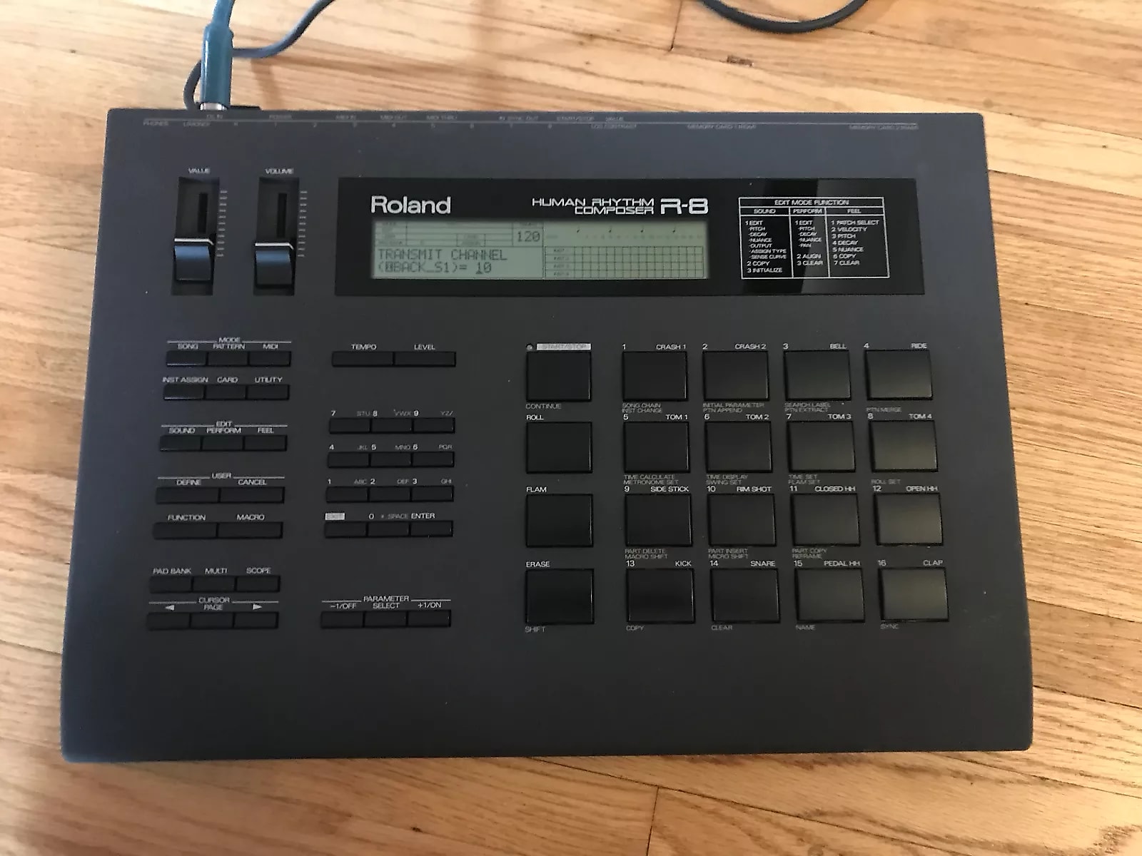 【良品】Roland ローランド R-8 HUMAN RHYTHM COPOSER リズムマシン ヒューマン・リズム・コンポーサー ACH-100 AC 電源アダプター 付属 リズムマシン