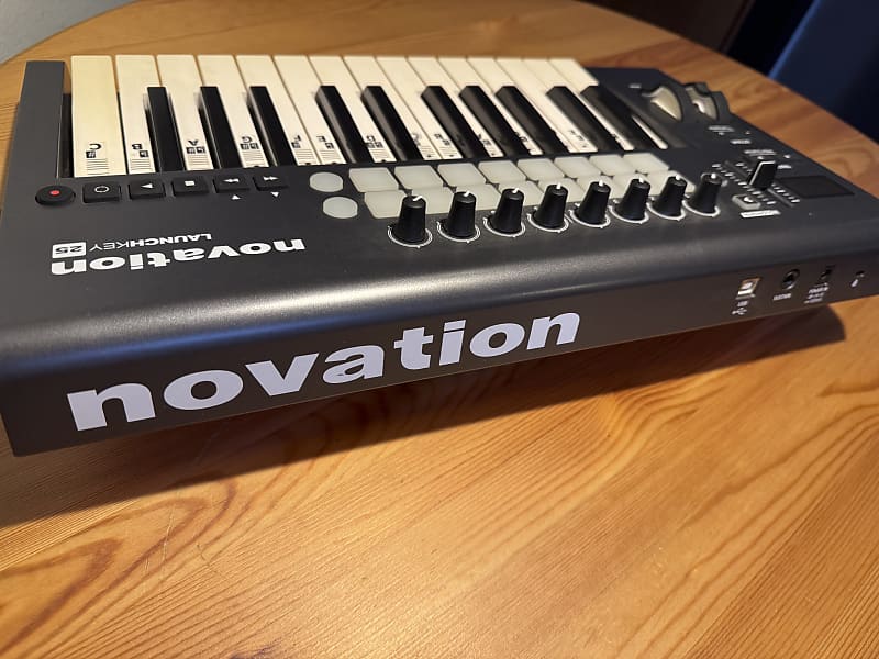 Novation Launchkey 25 MKI MIDI Keyboard Controller | Reverb