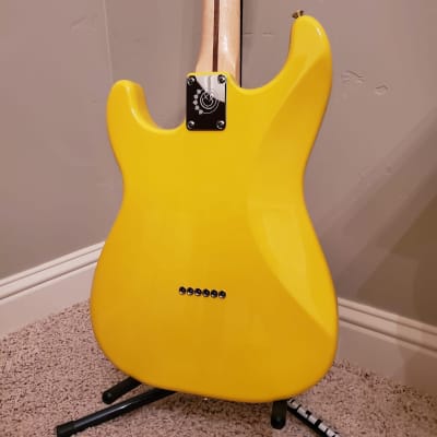 2019 Fender Strat Hardtail Tom Delonge Remake Graffiti Yellow image 9
