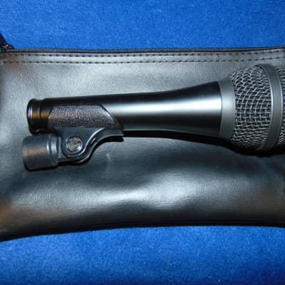 Dynamic Unidirectional Vocal Microphone Black image 2
