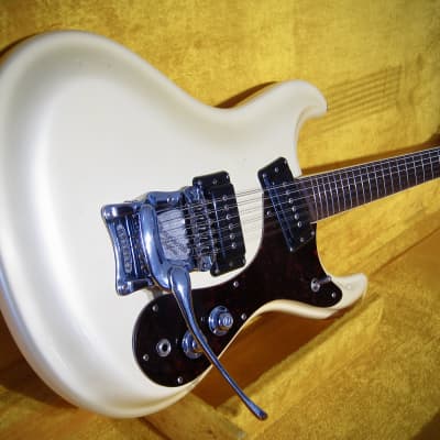 Mosrite Ventures 12 String Vintage 1966 Electric Guitar Mark XII Near Mint Pearl White with HSC image 2