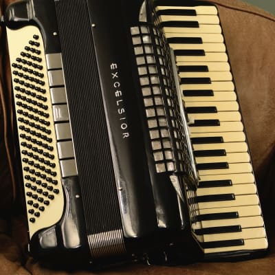 Excelsior Symphony Grand accordion, golden age image 2