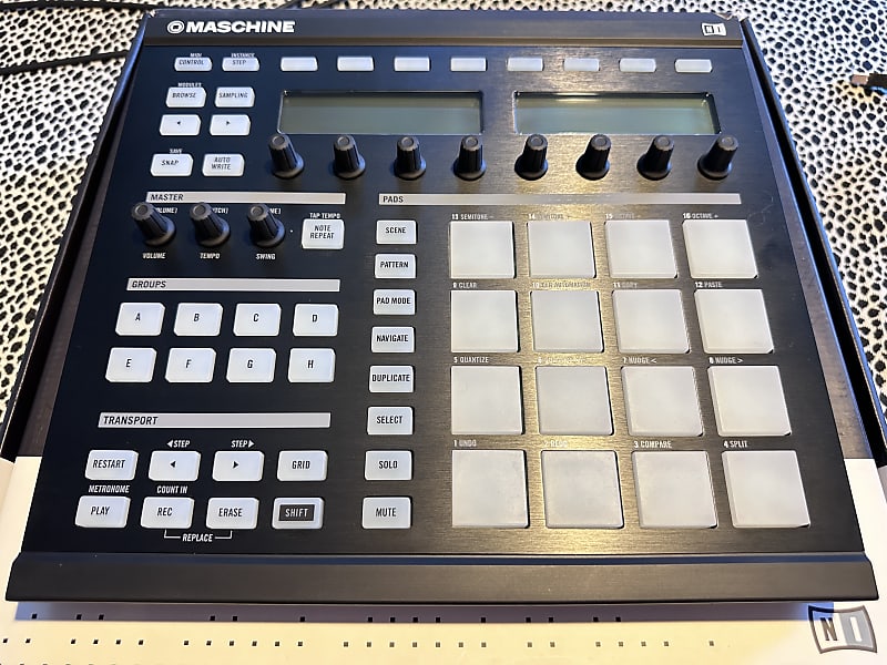 Native Instruments Maschine mkI Music Production Studio