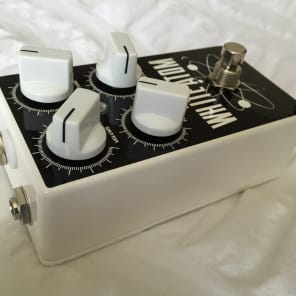 2016 Magnetic Effects White Atom Fuzz | Reverb