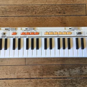 カシオトーン　casiotone MT-35 アダプター付　ジャンク品 カシオトーン casiotone MT-35 アダプター付 ジャンク品