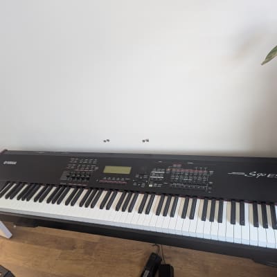 Yamaha S90 ES 88-Key Weighted Synthesizer/Stage Piano