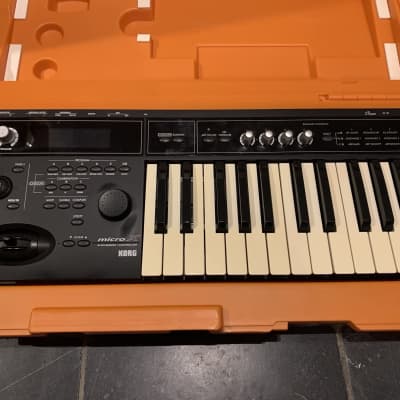 Korg Micro X 2000s - Black (incl. hard cover case)