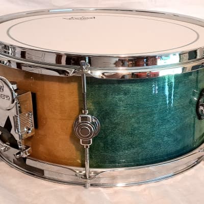 MARTIAL PERCUSSION HANDCRAFTED 14 x 6.5" MAPLE SNARE DRUM 2023 - TIEDYED DENIM LACQUER imagen 7