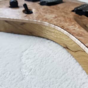 ギュスターヴ② ViK Guitars Duality 6 2017 Natural Maple Burl top with