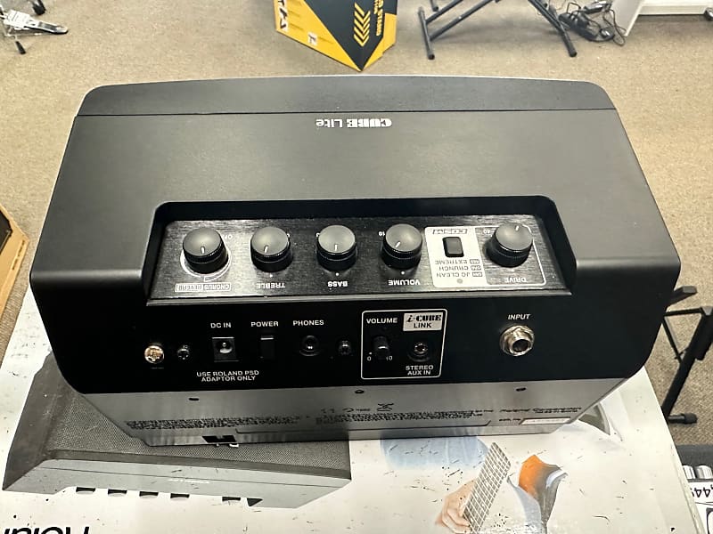 アンプ Roland GuiterAmplifier CUBELite Roland CUBE Lite review | MusicRadar