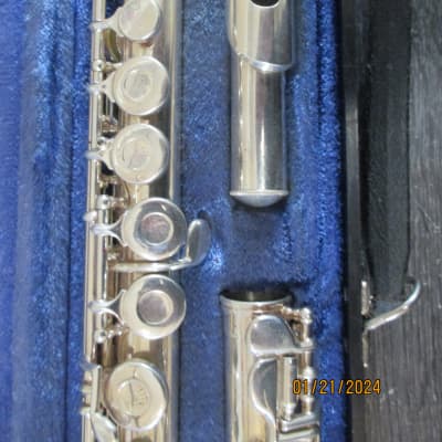 Gemeinhardt 2SP Straght-Headjoint Flute with Offset G . Made in USA image 5