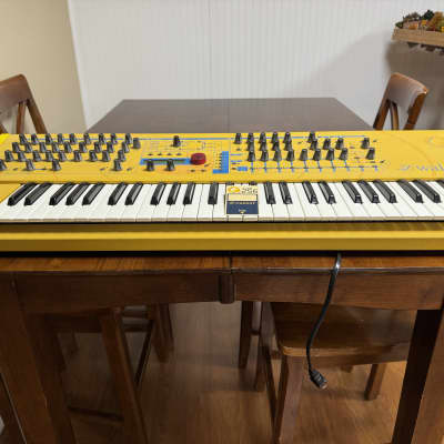 Waldorf Q 61-Key Synthesizer w/ 256mb memory card and original manual | Excellent Condition