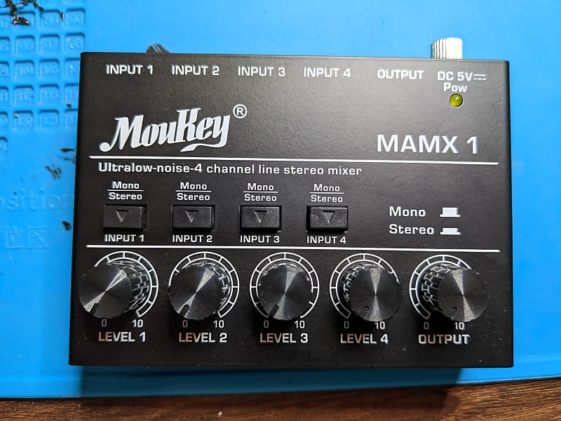 Moukey MAMX1 - 4 Channel Mono/Stereo Mixer Black