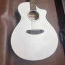 Breedlove Discovery Concert CE Satin white