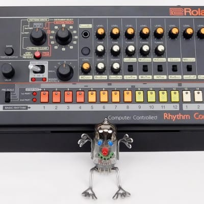 Roland TR-08 Boutique Synthesizer + Neuwertig + OVP + 1,5 Roland TR-08 Boutique Synthesizer + Neuwertig + OVP + 1,5