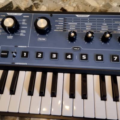 Novation MiniNova 37-Key 18-Voice Synthesizer 2012 - Present - Blue