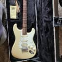 Fender American Deluxe Stratocaster with Rosewood Fretboard 2011 Pearl White