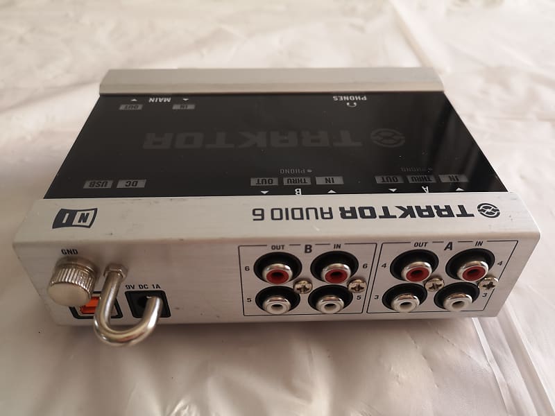 Native Instruments Traktor Audio 6 DJ Interface - Good Used