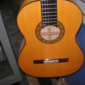 Raimundo 125 flamenco shop guitar
