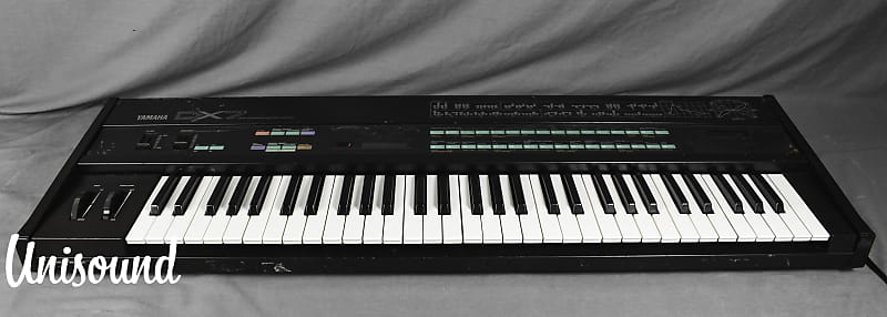 YAMAHA DX7 Digital Programmable Algorithm Synthesizer in Very Good Condition image 1