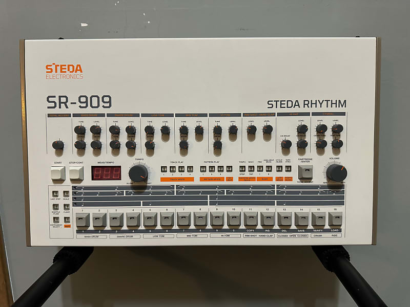 STEDA Electronics SR-909 clone of Roland TR-909