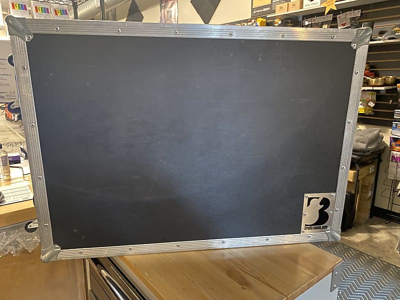 Used Brady Cases 32 X 18 Pedalboard Reverb