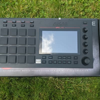 Akai Professional MPC Live Standalone Sampler and Sequencer with 7" High-Resolution Display image 3