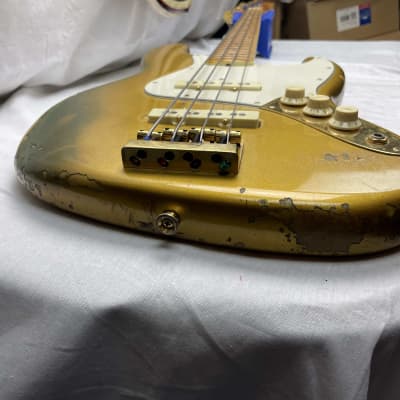 Fender American Collector's Series Jazz Bass 4-string J-Bass with Case 1981 - Gold image 10