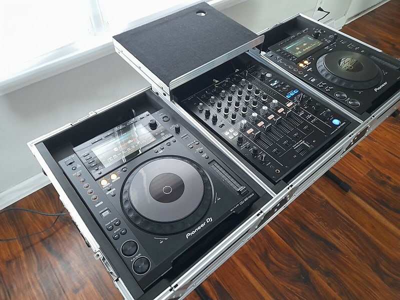 Pioneer DJM-750 MK2, 4 Channel Professional DJ Mixer and 2 CDJ 900 nexus  mixers
