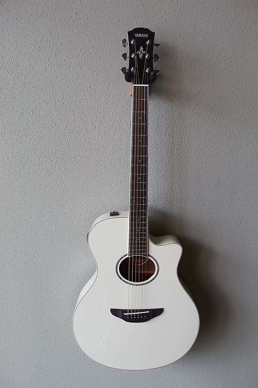 Brand New Yamaha APX600 Acoustic/Electric Guitar with Gig Bag - White image 1