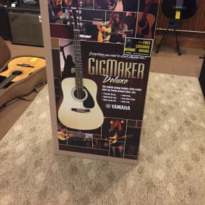 Yamaha Gigmaker Deluxe Acoustic Guitar Pack Natural