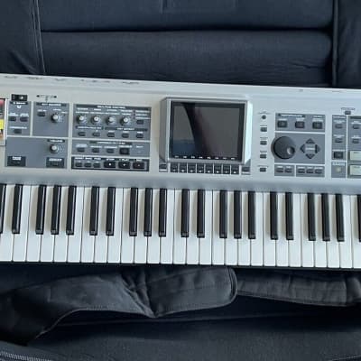 Roland Fantom-X7 76-Key Keyboard Workstation 2004 - 2008 - Silver