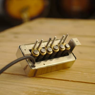 Mr.2000HB Dearmond style single coil  in standard  Humbucker size  for Hollow Body with Leather Top image 4