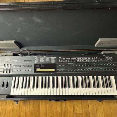 Yamaha DX7IID 16-Voice Synthesizer 1986 - 1989 - Black