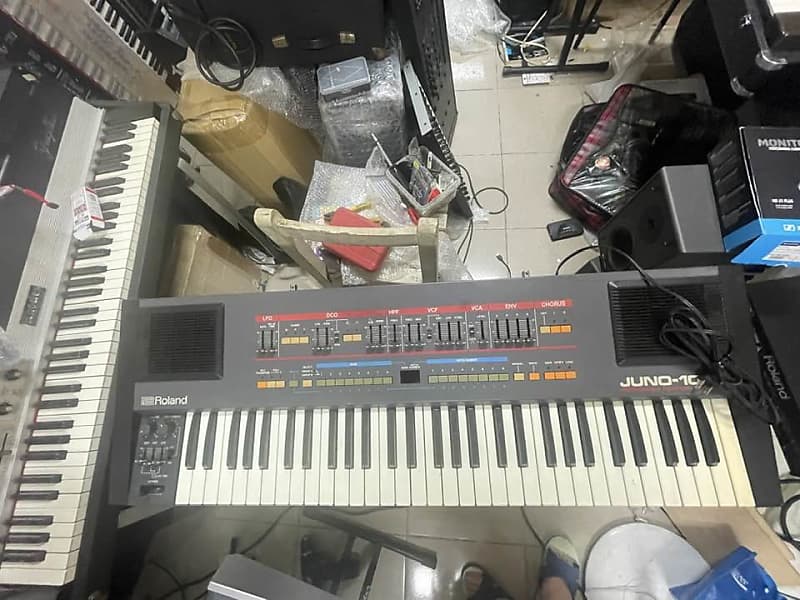 Roland Juno 106s 61-Key Programmable Polyphonic Synthesizer
