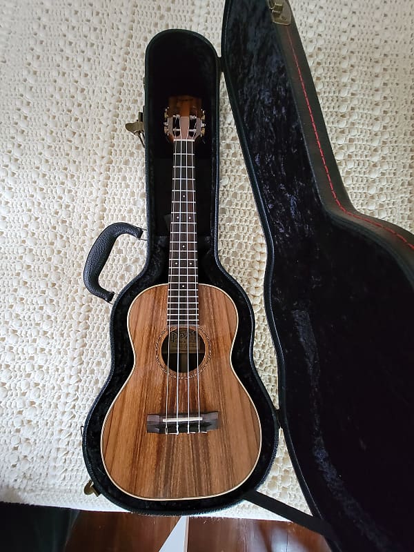 【Pono】Pro Classic RS The Ukulele Site | Pono Baritone Nui Pro Classic- Spruce