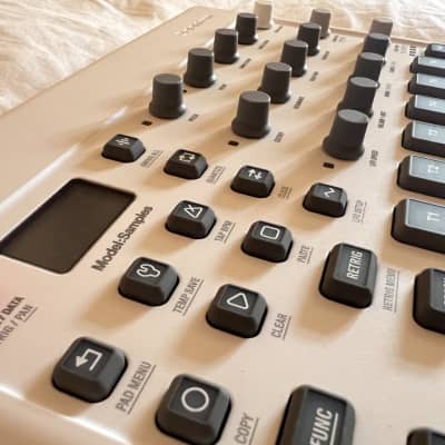 Elektron Model:Samples 2019 - 2020 - White image 2