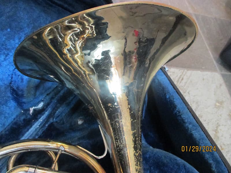 Yamaha YHR-661 Double French Horn with case and mouthpiece, Made in Japan