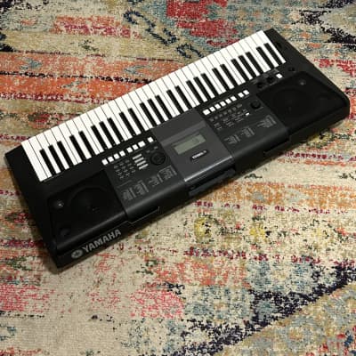 Yamaha PSR-E423 61-Key Portable Keyboard image 10